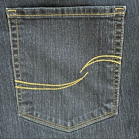 NWT Gorgeous Levi's Signature Sz 22 Modern Boot Cut Jeans Dark Blue Denim - Picture 12 of 16